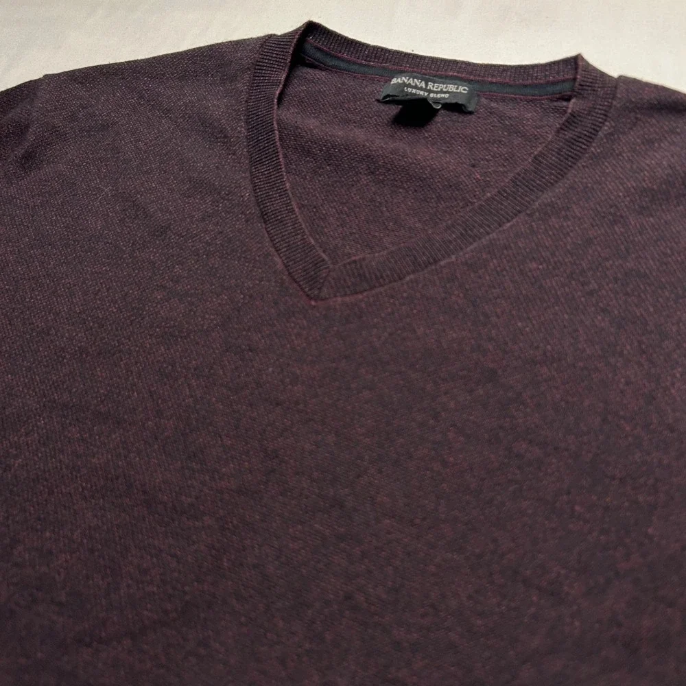 Banana Republic Sweater Men L Burgundy V Neck Silk Cashmere Preppy Quiet Luxury